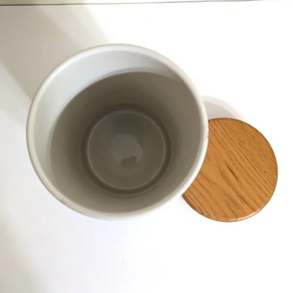 Gorham Ariana Large Ceramic Canister with Wooden Sealed‎ Lid
